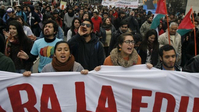 Masiva marcha en Santiago marcó paro nacional de este miércoles