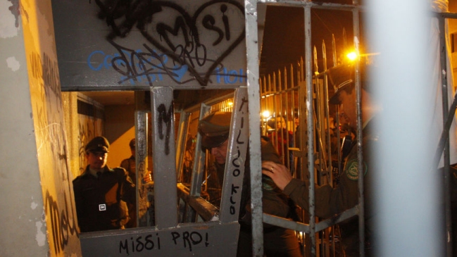 Carabineros desalojó liceos en la Región Metropolitana