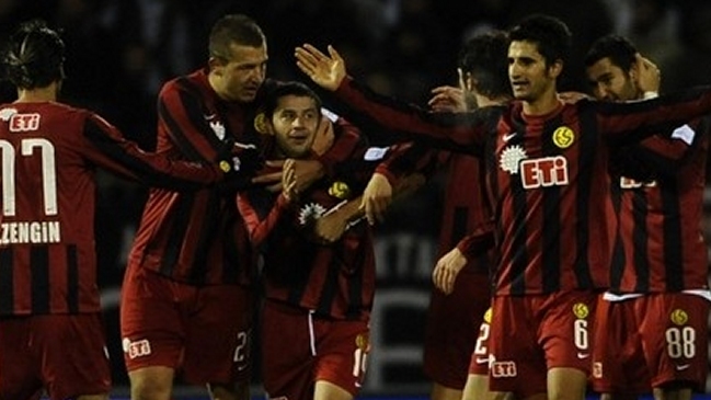 ¿Qué debe hacer Rodrigo Tello en su futuro futbolístico?