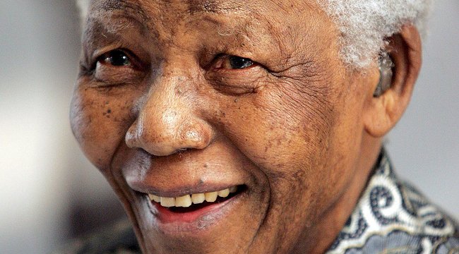 Nelson Mandela se estabilizó, aunque permanece en estado 