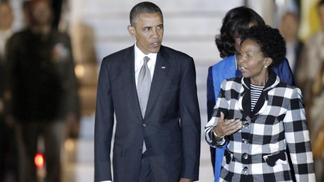 Obama llegó a Sudáfrica en medio de preocupación por salud de Mandela