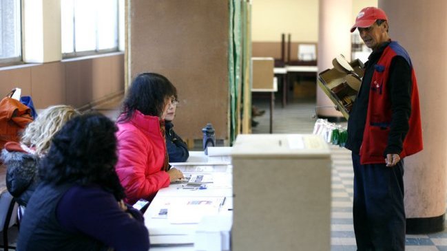 Harboe denunció que se le prohibió votar a funcionarios del Servel