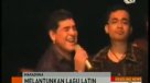 Maradona se luce como cantante en Indonesia