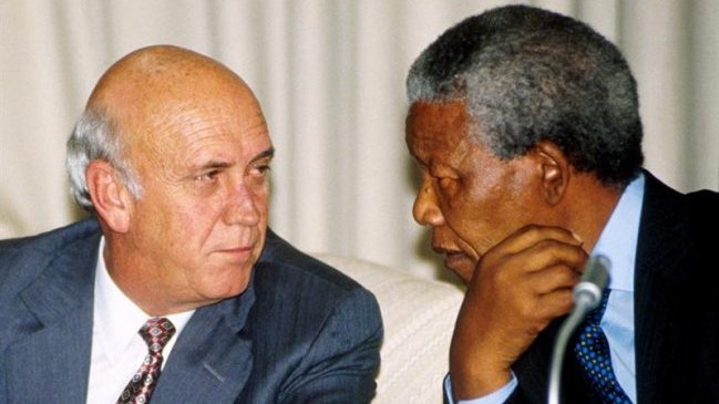 Juez ordenó trasladar restos de los hijos de Mandela
