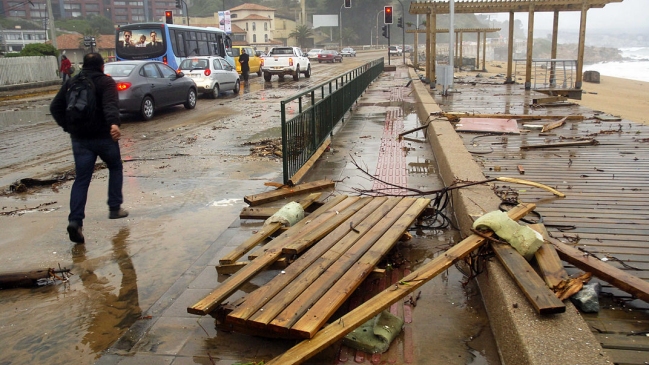 Millonarios daños por marejadas en Viña del Mar