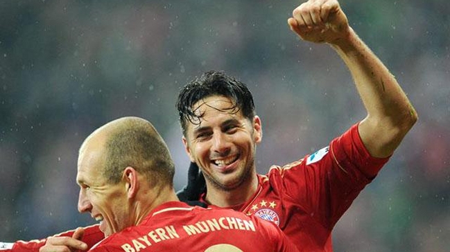 Claudio Pizarro renovó su contrato con Bayern Munich
