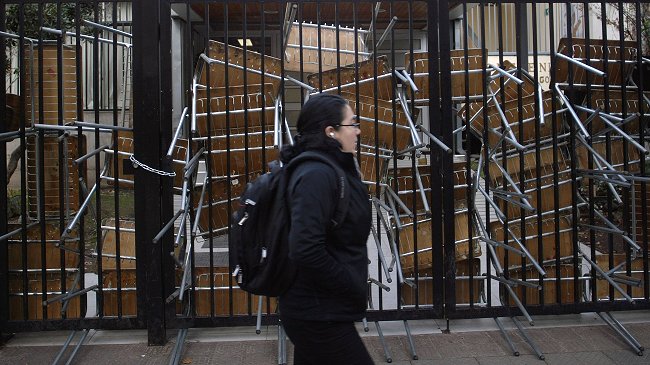 Apoderados que rechazan tomas llegaron a tribunales