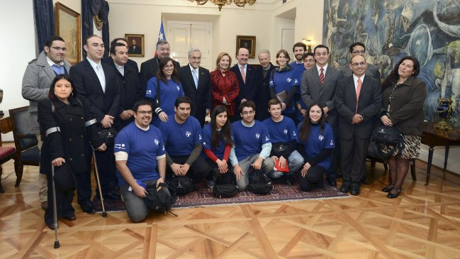 Piñera recibió a jóvenes que irán a cita con el papa en Brasil