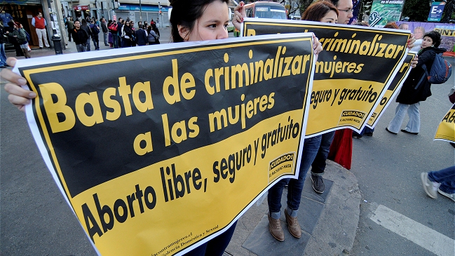 Médico y embarazo adolescente: Aborto es una salida que buscan