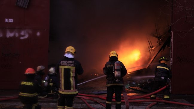 Incendio dejó 25 personas damnificadas en Puente Alto