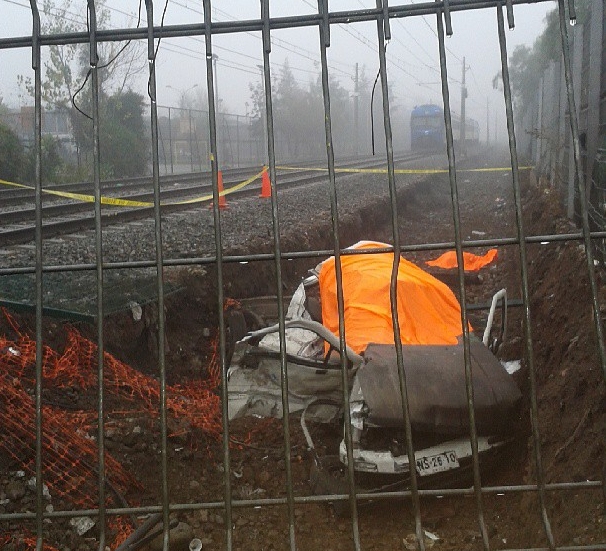 Dos muertos dejó choque de tren con camioneta en Pedro Aguirre Cerda