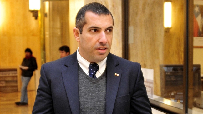 Diputados UDI recurrieron a Contraloría por tomas de colegios