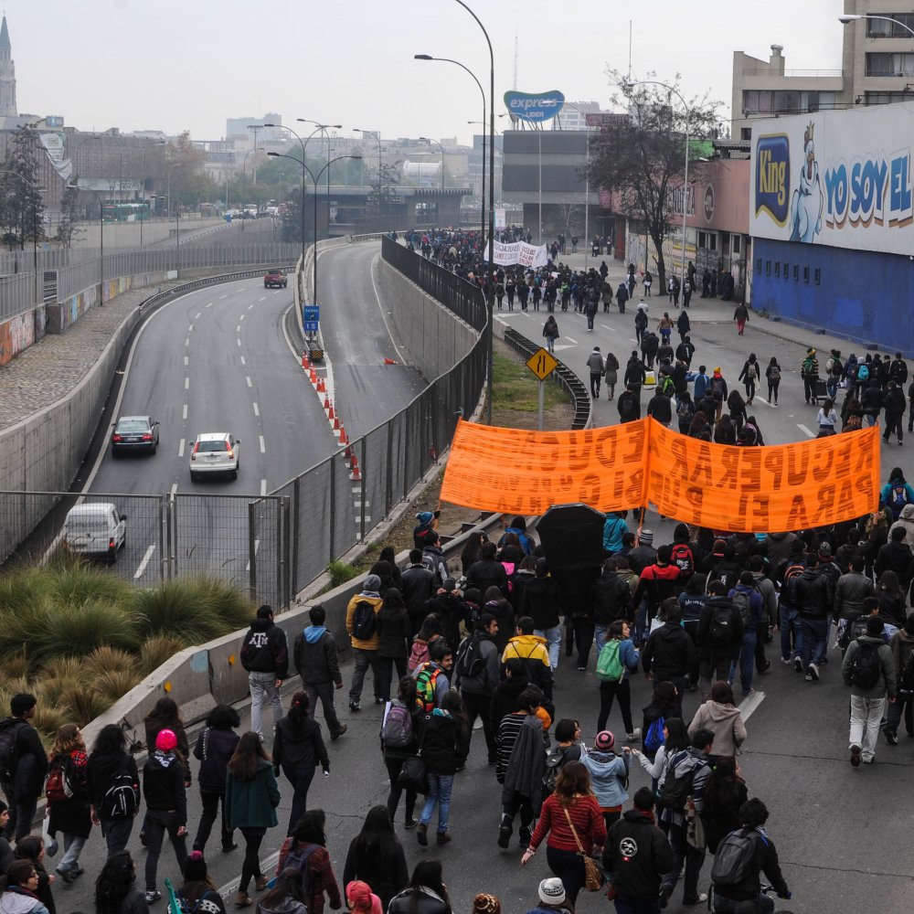 Encuesta Cooperativa: Fuerte baja en el apoyo a marchas estudiantiles