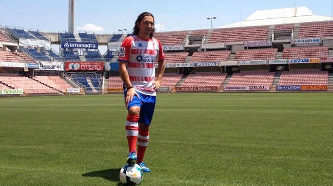 Manuel Iturra fue presentado en Granada: Soy un jugador muy intenso