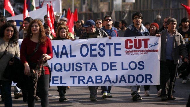 Trabajadores salieron a las calles en masiva marcha por Santiago