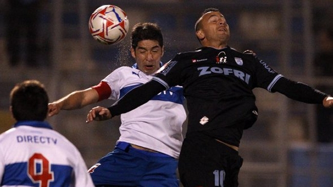 D. Iquique logró un ajustado triunfo sobre U. Católica en la “Noche Celeste”