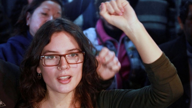 Teillier: Nunca pedimos privilegios para Camila Vallejo