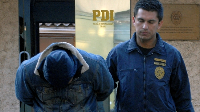 Vuelco en caso de incendio: Joven es acusado de matar a su abuelo y quemar su casa