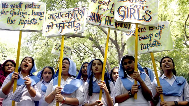 Veintena de hombres raptó y violó a cuatro niñas en India