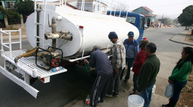 Esval entregó hora para reponer el servicio de agua potable en Valparaíso