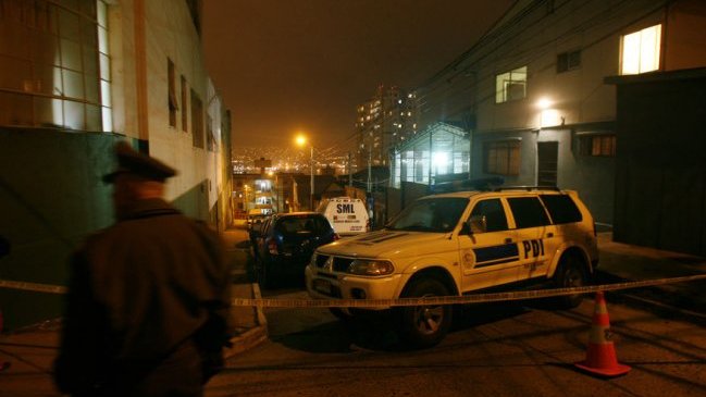 Carabineros y PDI buscan a hombre acusado de matar a ex pareja en Valparaíso