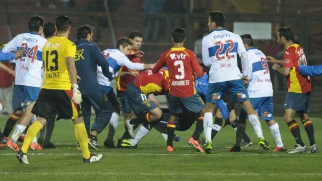 ANFP busca sanciones por gresca en duelo entre U. Española y la UC