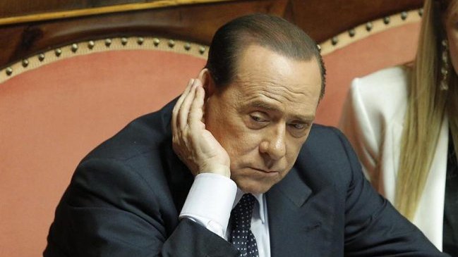Tribunal condenó a tres personas del entorno de Berlusconi por caso Ruby