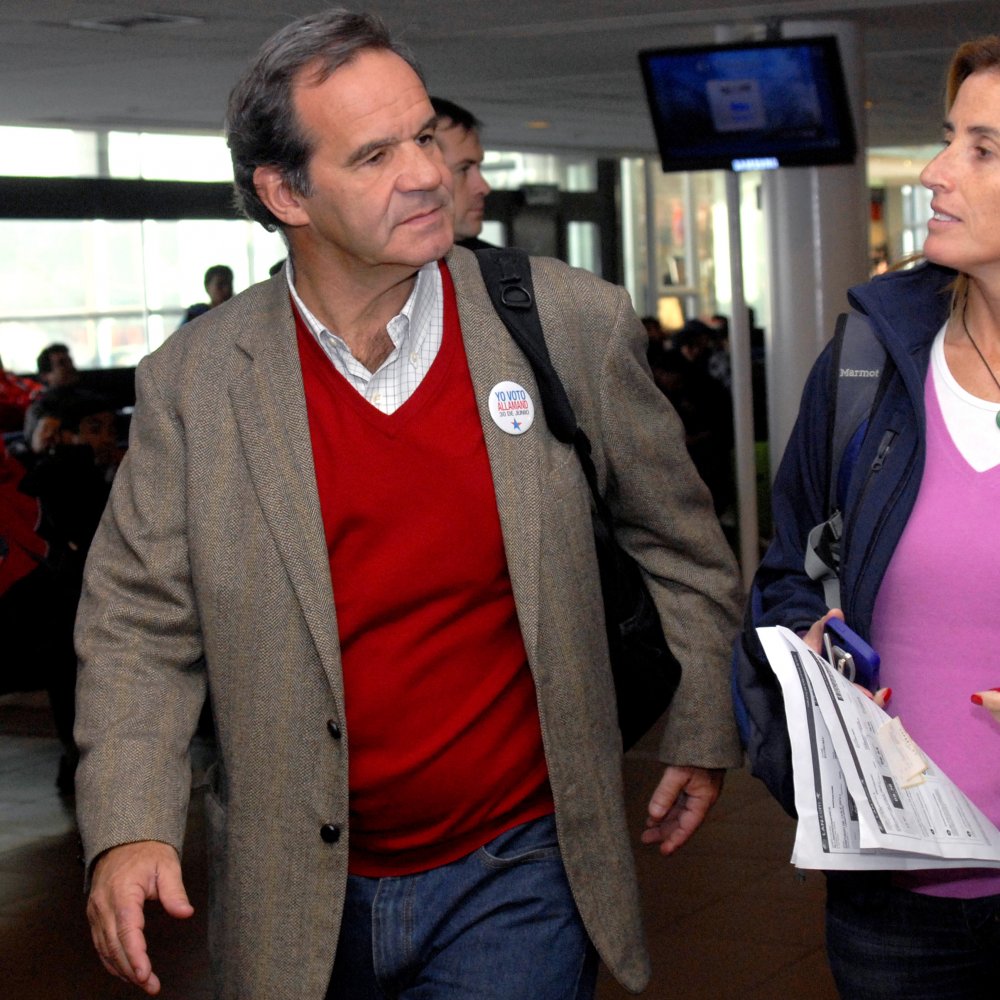 Allamand volvió a Chile: Me decidiré tras hablar con mucha gente