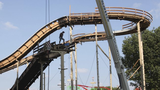 Mujer murió tras caer de montaña rusa en Texas