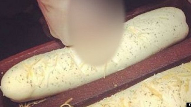 Denuncian que empleado de restorán puso su pene en un sándwich