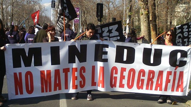 Profesores acusan que el Gobierno quiere 