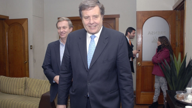 Melero: Mientras Bachelet recorre Nueva York, Matthei recorre las regiones