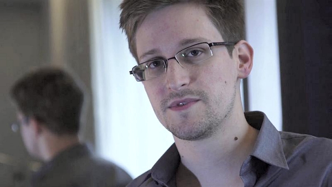 Snowden puede quedarse hasta seis meses en el aeropuerto de Moscú