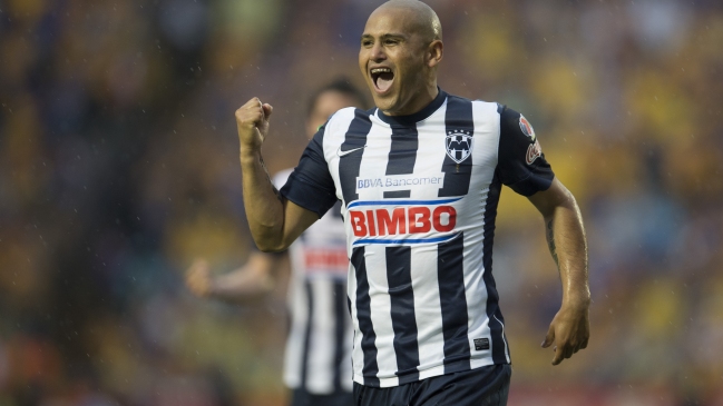 Humberto Suazo actuó en igualdad de Monterrey en México