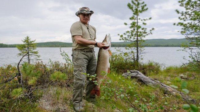 El Kremlin insistió en que Putin pescó un pez de 21 kilos