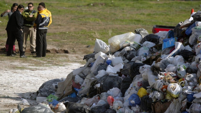 Recolectores bloquearon ingreso a estación de residuos en Quilicura