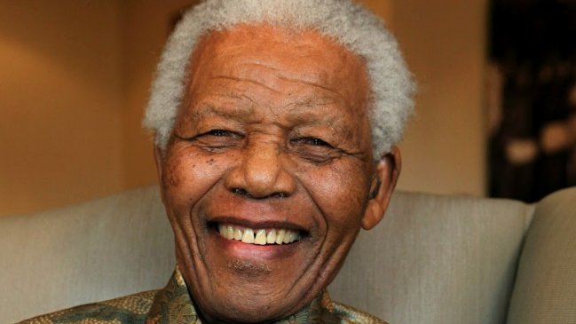 Nelson Mandela experimenta mejoría, aunque sigue en estado crítico