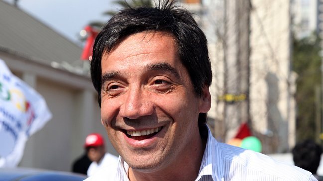 Alcalde amenazó con llevar camiones de basura a La Moneda