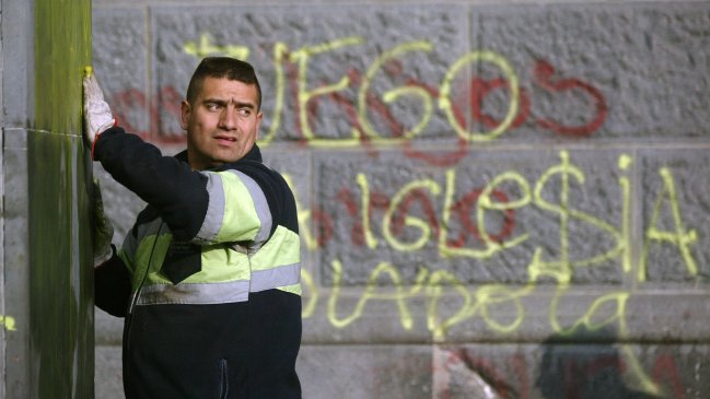 Ezzati presentó querella por destrozos en la Catedral de Santiago