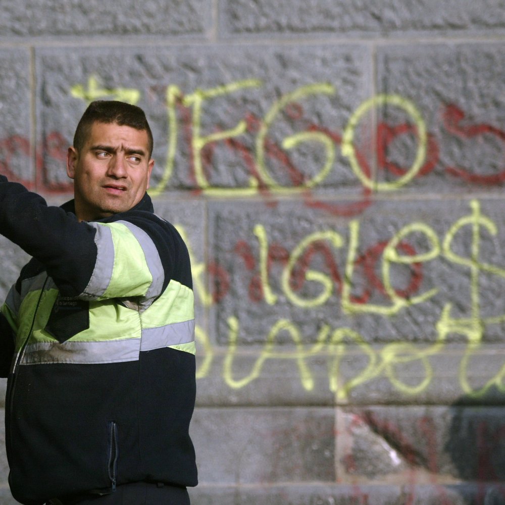 Ezzati presentó querella por destrozos en la Catedral de Santiago