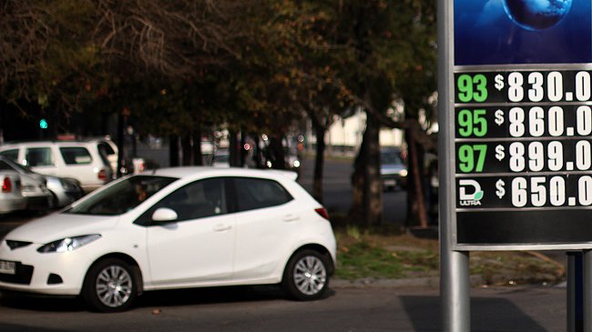 Gobierno espera que las bencinas bajen en septiembre
