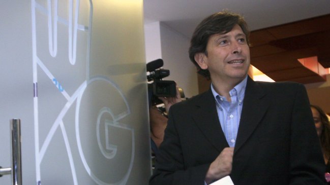 Golborne: Tener dinero fuera es menos complejo que dentro de Chile