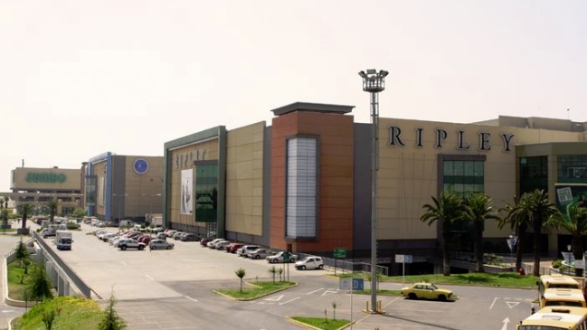 Menor se encuentra grave tras caer desde tercer nivel de Mall Florida Center