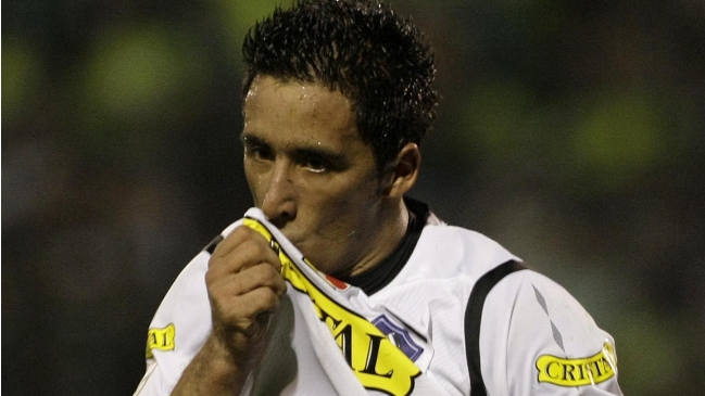 Directores de Blanco y Negro desean sumar a Lucas Barrios