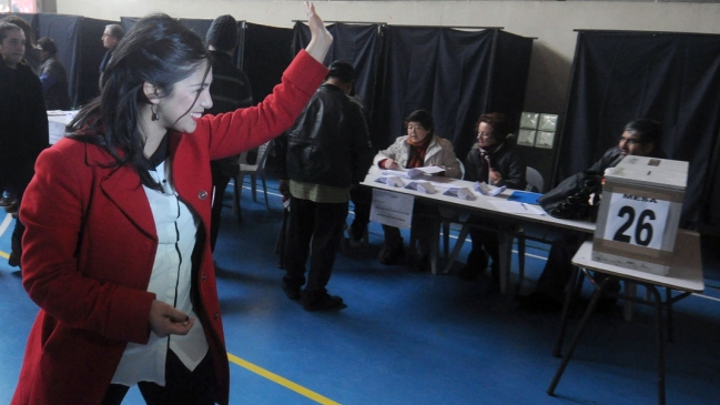 Karol Cariola: No hay contradicción en estar con la calle y apoyar a un Gobierno