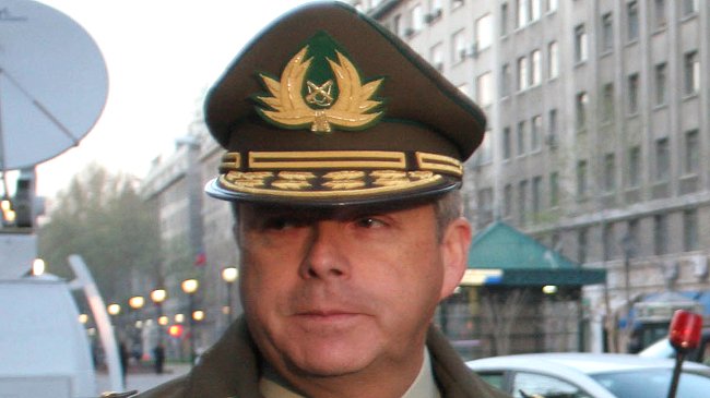 Contraloría ordenó cuatro sumarios contra ex jefe de zona de Carabineros