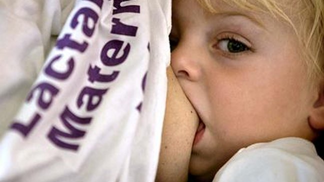 La personalidad afecta la decisión de la madre de amamantar a su bebé