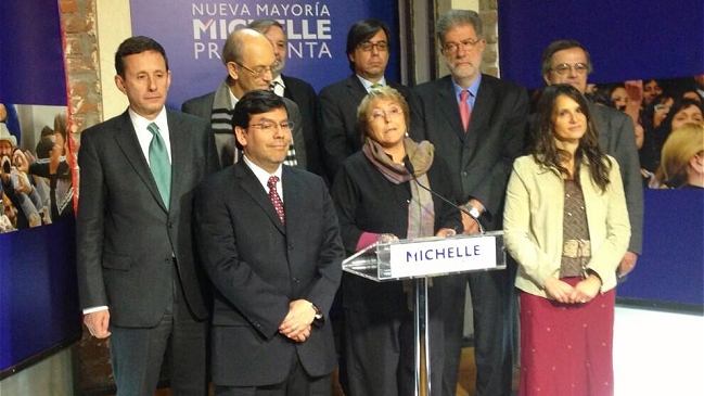 Michelle Bachelet presentó a su equipo económico de campaña
