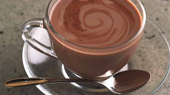 Dos tazas de chocolate caliente por día mantienen el cerebro sano