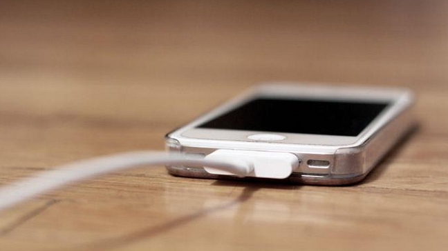 Apple ofrece cambio de cargadores falsos por 10 dólares